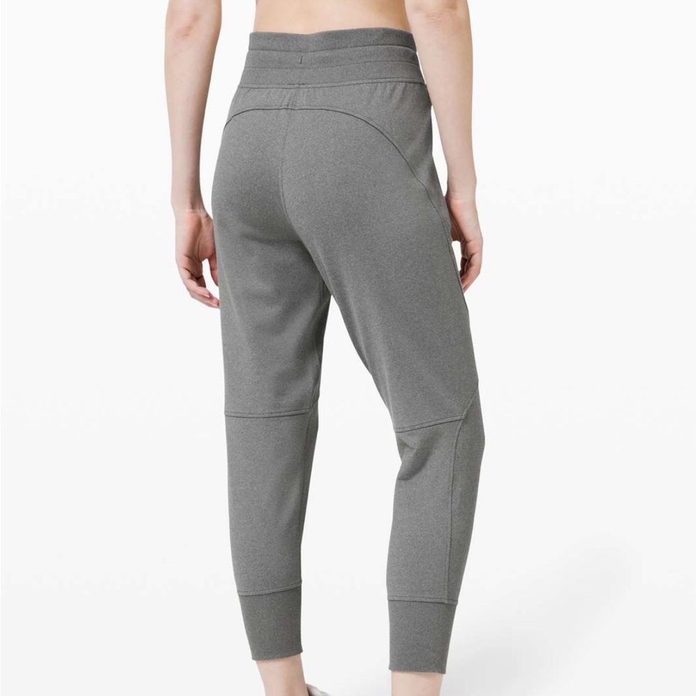 Lululemon Metro Miles Jogger Size 6